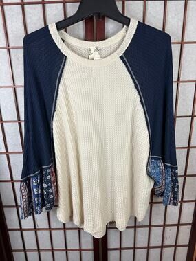 Blu Pepper long-sleeve, v-neck waffle knit top with dark blue raglan sleeves